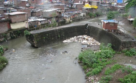 Untreated sewage water in Bombay, India. Source: BARRETO DILLON (2009)